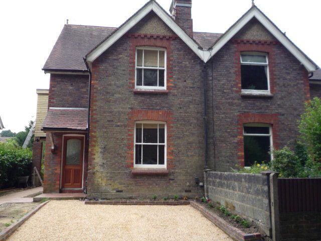  Image of 2 bedroom Maisonette to rent in West Hill East Grinstead RH19 at East Grinstead, RH19 4EP