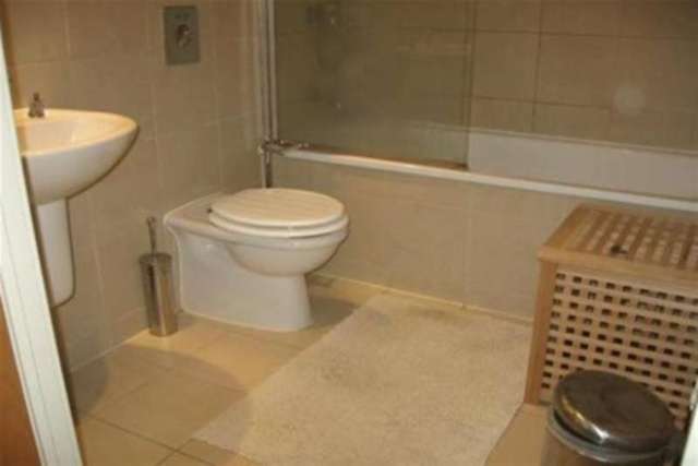  Image of 2 bedroom Flat to rent in Fitzwilliam Street Sheffield S1 at Sheffield, S1 4JF