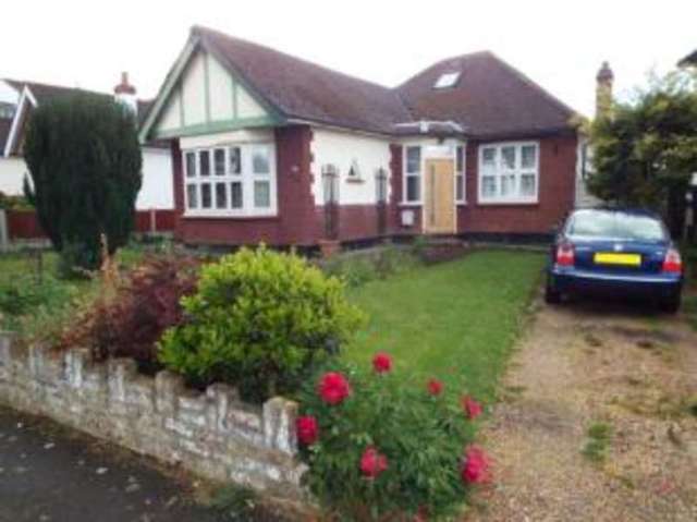  Image of 2 bedroom Bungalow for sale in Exford Avenue Westcliff-on-Sea SS0 at Westcliff-on-Sea Essex Prittlewell, SS0 0DZ