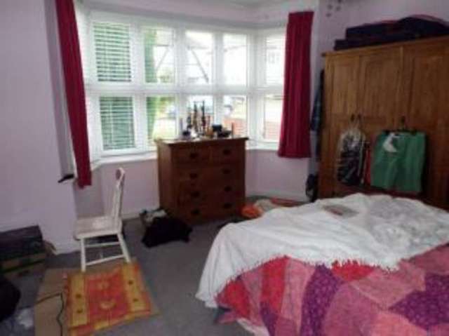  Image of 2 bedroom Bungalow for sale in Exford Avenue Westcliff-on-Sea SS0 at Westcliff-on-Sea Essex Prittlewell, SS0 0DZ