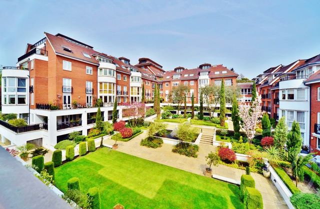  Image of 3 bedroom Flat for sale in Kidderpore Avenue London NW3 at Kidderpore Avenue Hampstead London, NW3 7SJ