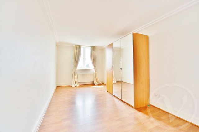  Image of 3 bedroom Flat for sale in Kidderpore Avenue London NW3 at Kidderpore Avenue Hampstead London, NW3 7SJ