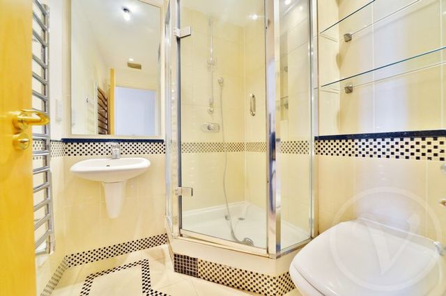  Image of 3 bedroom Flat for sale in Kidderpore Avenue London NW3 at Kidderpore Avenue Hampstead London, NW3 7SJ