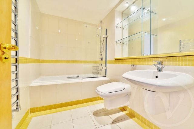  Image of 3 bedroom Flat for sale in Kidderpore Avenue London NW3 at Kidderpore Avenue Hampstead London, NW3 7SJ