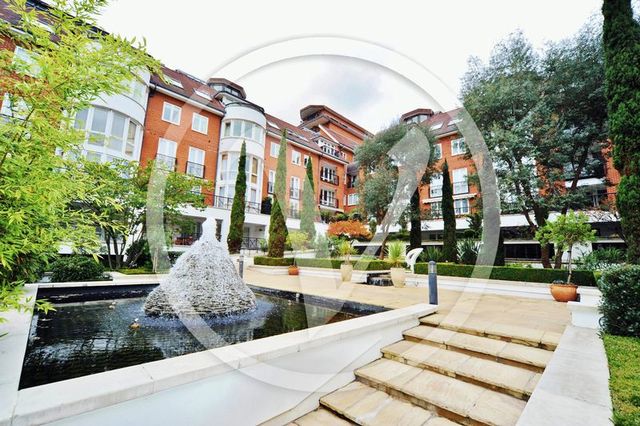 Image of 3 bedroom Flat for sale in Kidderpore Avenue London NW3 at Kidderpore Avenue Hampstead London, NW3 7SJ