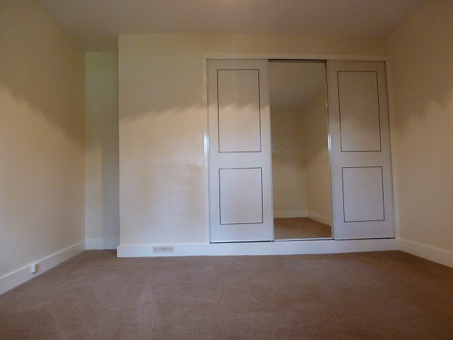  Image of 1 bedroom Flat to rent in Antlands Lane Shipley Bridge Horley RH6 at Westlands Farm Cottages Antlands Lane, Shipley Bridge Horley, RH6 9TE