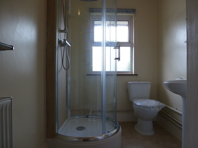  Image of 1 bedroom Flat to rent in Antlands Lane Shipley Bridge Horley RH6 at Westlands Farm Cottages Antlands Lane, Shipley Bridge Horley, RH6 9TE