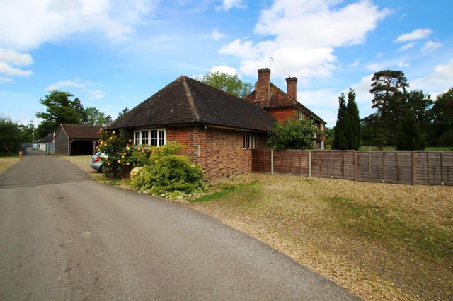  Image of 1 bedroom Flat to rent in Antlands Lane Shipley Bridge Horley RH6 at Westlands Farm Cottages Antlands Lane, Shipley Bridge Horley, RH6 9TE