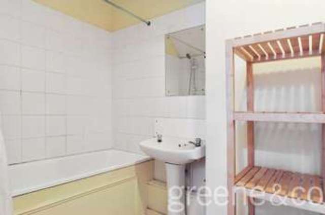  Image of Flat to rent in Willesden Lane London NW6 at Mapesbury London Brondesbury Park, NW6 7PN