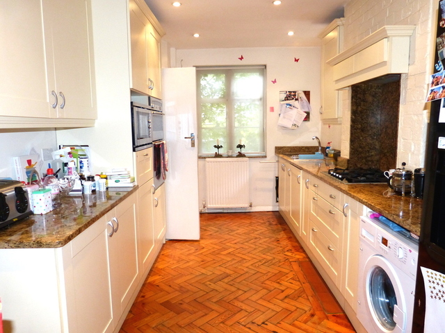  Image of 4 bedroom Semi-Detached house to rent in Willifield Way London NW11 at HAMPSTEAD GARDEN SUBURB  London, NW11 6YA