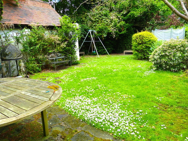  Image of 4 bedroom Semi-Detached house to rent in Willifield Way London NW11 at HAMPSTEAD GARDEN SUBURB  London, NW11 6YA
