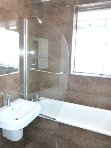  Image of 3 bedroom Flat to rent in Golders Green Road London NW11 at London, NW11 9PR