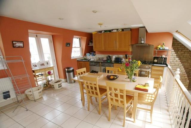  Image of 2 bedroom Flat to rent in Wingrave Road London W6 at Hammersmith  London, W6 9HF