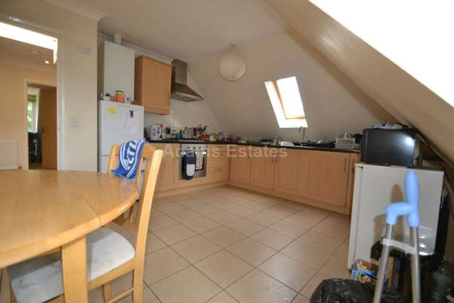  Image of 2 bedroom Flat to rent in Wokingham Road Earley Reading RG6 at Wokingham Road  Reading, RG6 1JL