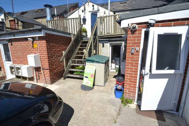  Image of Detached house to rent in Wokingham Road Earley Reading RG6 at Wokingham Road  Reading, RG6 1JL