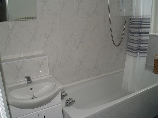  Image of 1 bedroom Flat to rent in Woodcroft Avenue Glasgow G11 at Broomhill Glasgow Glasgow, G11 7HX