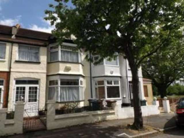  Image of 3 bedroom Terraced house for sale in Oak Hill Gardens Woodford Green IG8 at Woodford Green  Woodford Green, IG8 9DY