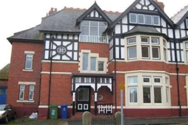  Image of 3 bedroom Flat to rent in Woodland Road West Colwyn Bay LL29 at Colwyn Bay, LL29 7DH