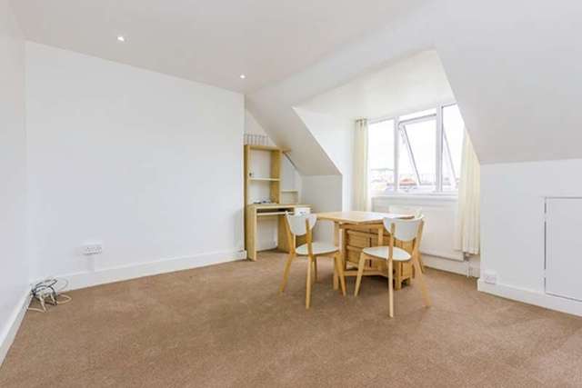  Image of 1 bedroom Flat to rent in Woodstock Road London NW11 at Woodstock Road  Golders Green, NW11 8QE