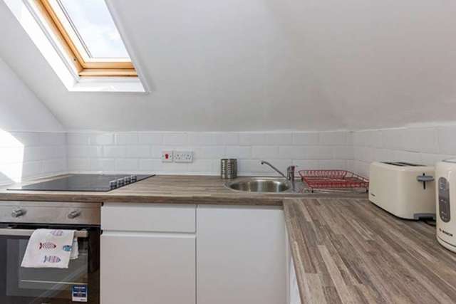  Image of 1 bedroom Flat to rent in Woodstock Road London NW11 at Woodstock Road  Golders Green, NW11 8QE