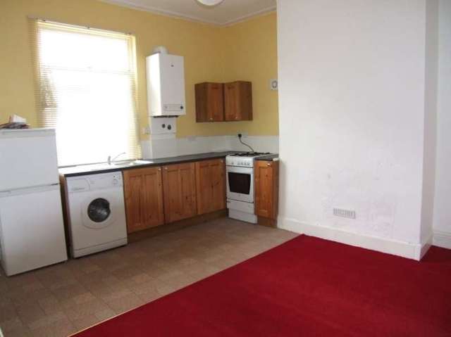  Image of 2 bedroom Terraced house to rent in Woodview Place Beeston Leeds LS11 at Beeston Leeds West Yorkshire, LS11 6LD