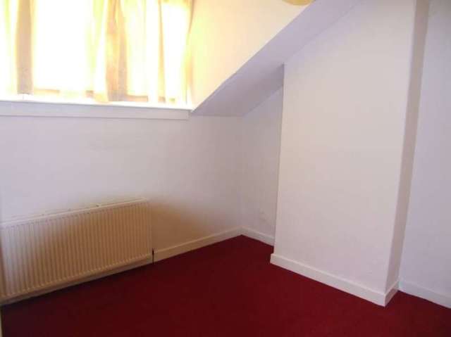  Image of 2 bedroom Terraced house to rent in Woodview Place Beeston Leeds LS11 at Beeston Leeds West Yorkshire, LS11 6LD