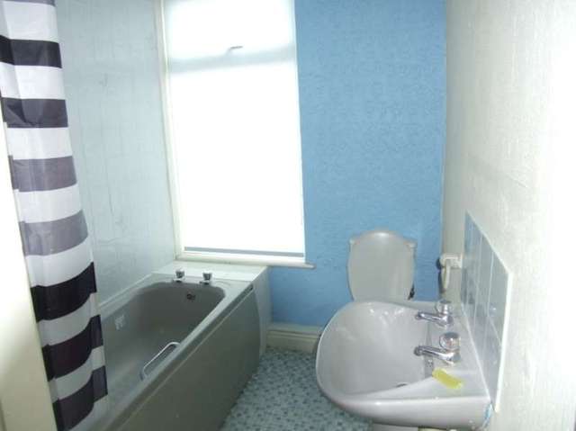  Image of 2 bedroom Terraced house to rent in Woodview Place Beeston Leeds LS11 at Beeston Leeds West Yorkshire, LS11 6LD