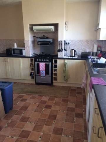  Image of 2 bedroom End of Terrace to rent in Woolsthorpe Crescent Ilkeston DE7 at Woolsthorpe Crescent Kirk Hallam Ilkeston, DE7 4GX