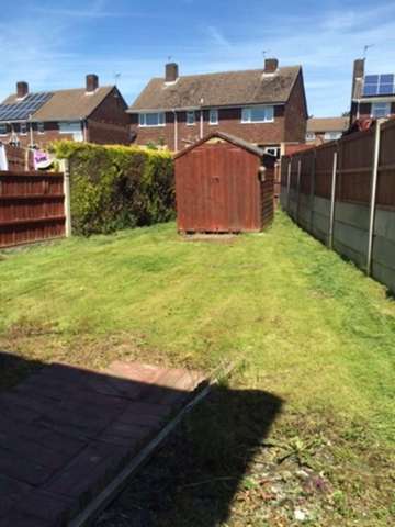  Image of 2 bedroom End of Terrace to rent in Woolsthorpe Crescent Ilkeston DE7 at Woolsthorpe Crescent Kirk Hallam Ilkeston, DE7 4GX