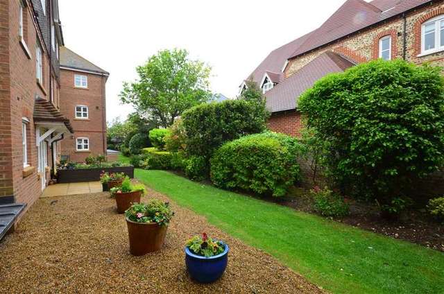  Image of 2 bedroom Flat for sale in Wordsworth Road Worthing BN11 at Worthing West Sussex Worthing, BN11 3JE