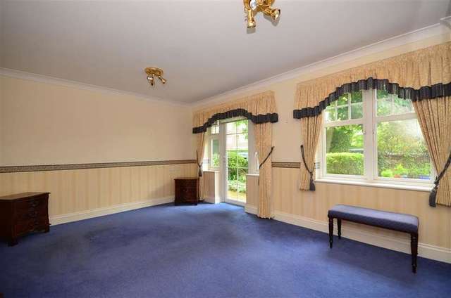  Image of 2 bedroom Flat for sale in Wordsworth Road Worthing BN11 at Worthing West Sussex Worthing, BN11 3JE