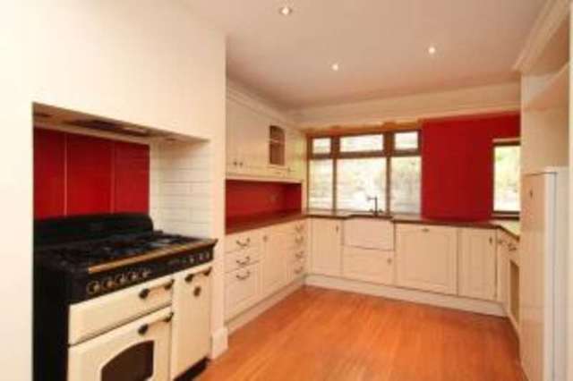  Image of 4 bedroom Bungalow for sale in Worrall Road Sheffield S6 at Sheffield South Yorkshire Hillsborough, S6 4BD
