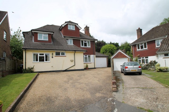  Image of 5 bedroom Detached house to rent in Wychperry Road Haywards Heath RH16 at Haywards Heath, RH16 1HJ
