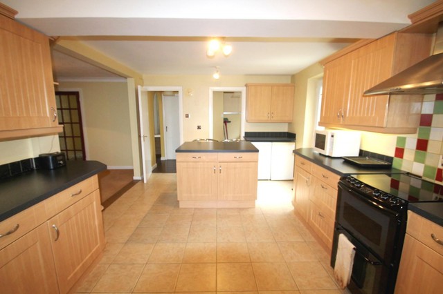  Image of 5 bedroom Detached house to rent in Wychperry Road Haywards Heath RH16 at Haywards Heath, RH16 1HJ