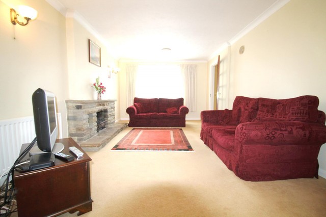  Image of 5 bedroom Detached house to rent in Wychperry Road Haywards Heath RH16 at Haywards Heath, RH16 1HJ