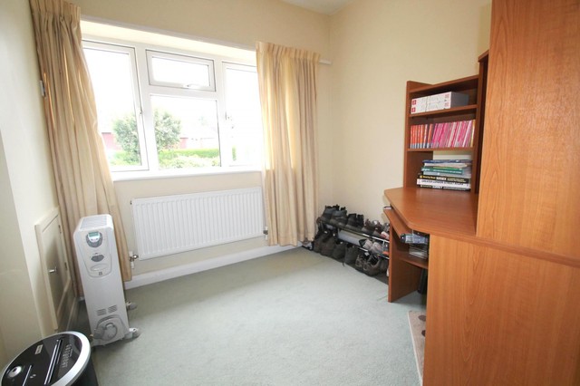  Image of 5 bedroom Detached house to rent in Wychperry Road Haywards Heath RH16 at Haywards Heath, RH16 1HJ