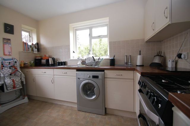  Image of 2 bedroom Property to rent in York Gardens Walton-on-Thames KT12 at York Gardens Walton On Thames Surrey, KT12 3EN