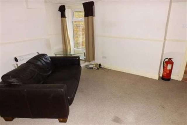  Image of 1 bedroom Flat to rent in York Road Swindon SN1 at Swindon, SN1 2LE