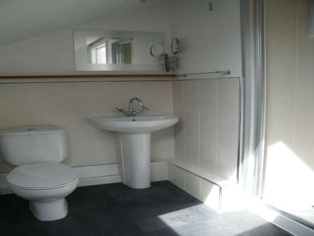  Image of 2 bedroom Flat to rent in York Road Tunbridge Wells TN1 at Tunbridge Wells Kent Royal Tunbridge Wells, TN1 1JX