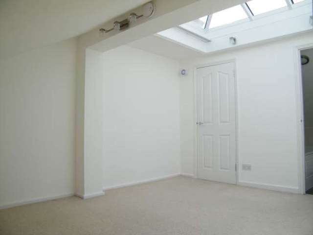  Image of 2 bedroom Flat to rent in York Road Tunbridge Wells TN1 at Tunbridge Wells Kent Royal Tunbridge Wells, TN1 1JX