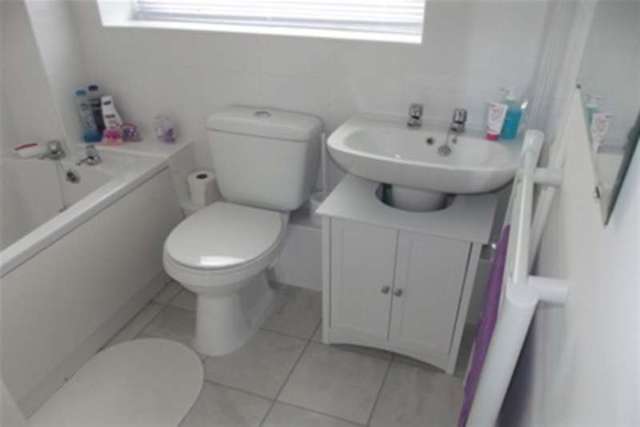  Image of 2 bedroom Maisonette to rent in Montagu Road Highcliffe Christchurch BH23 at Christchurch, BH23 5JU