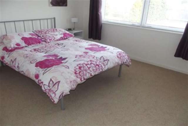  Image of 2 bedroom Maisonette to rent in Montagu Road Highcliffe Christchurch BH23 at Christchurch, BH23 5JU