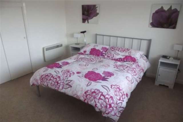  Image of 2 bedroom Maisonette to rent in Montagu Road Highcliffe Christchurch BH23 at Christchurch, BH23 5JU