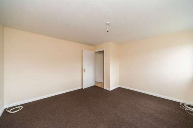  Image of 1 bedroom Flat for sale in Stuart Crescent East Craigs Edinburgh EH12 at Edinburgh, EH12 8XR
