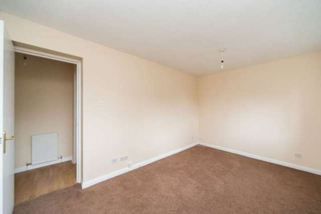  Image of 1 bedroom Flat for sale in Stuart Crescent East Craigs Edinburgh EH12 at Edinburgh, EH12 8XR