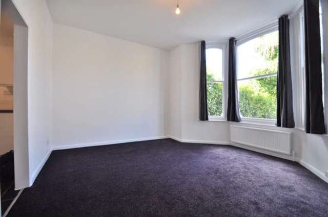  Image of 2 bedroom Ground Flat to rent in Westbourne Drive London SE23 at Westbourne Drive  Forest Hill, SE23 2UP