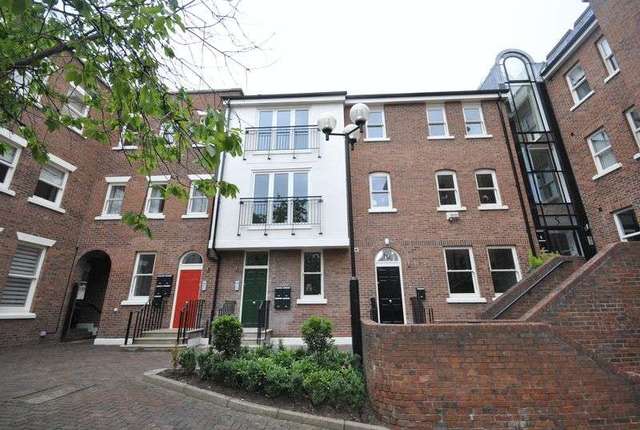  Image of 1 bedroom Flat to rent in Lower Bridge Street Chester CH1 at Lower Bridge Street Chester Chester, CH1 1RD