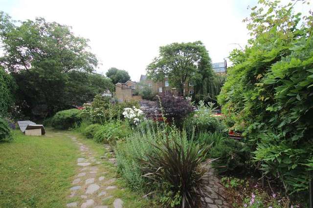  Image of 2 bedroom Cottage to rent in Graham Street London N1 at Graham Street  London, N1 8JY