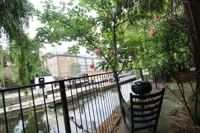  Image of 2 bedroom Cottage to rent in Graham Street London N1 at Graham Street  London, N1 8JY