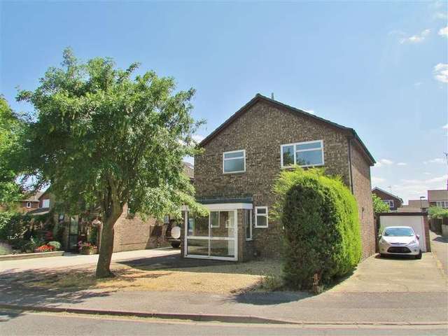  Image of 3 bedroom Detached house to rent in Collett Way Grove Wantage OX12 at Grove  Wantage, OX12 0NT